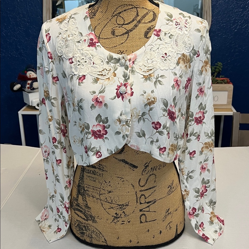 90’s EN FOCUS FLORAL COTTAGECORE CROP LONG SLEEVE TOP
